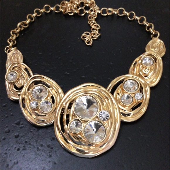NWOT. Statement Gold Tone & Rhinestones Necklace. - Picture 4 of 9